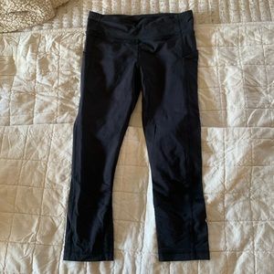 Lululemon cropped leggings, with pockets, size 6.